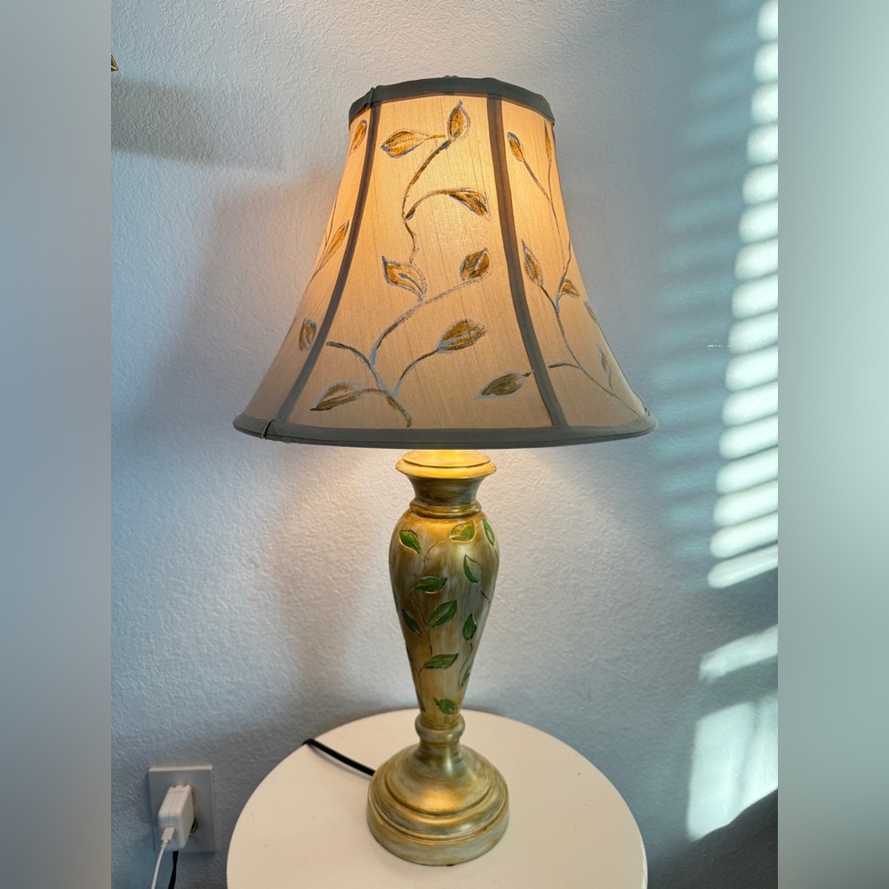 Hand Paint Leaf-Accent Table Lamp in Green and Gold Farmhouse Cottage